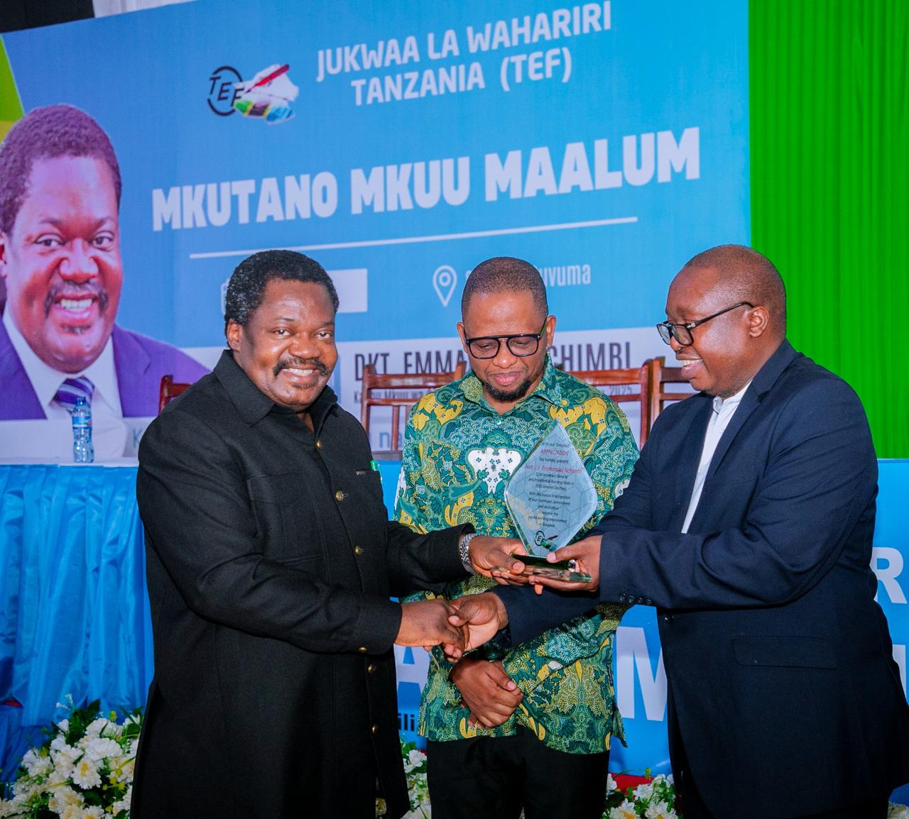 Dkt. Nchimbi awahasa waandishi wa habari kutumia kalamu zao kuimarisha  amani katika jamii.